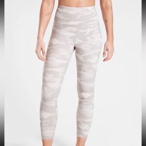 Athleta Women’s Elation Camo 7/8 Tight Size S